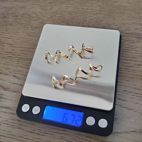 Vintage 14k Gold Zig Zag Spiral Earrings - Picture 9 of 11